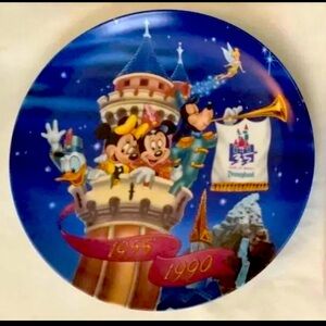Disneyand Characters 35 Years Magic 1955-90 DCA Bradford Exchange Ceramic Plate